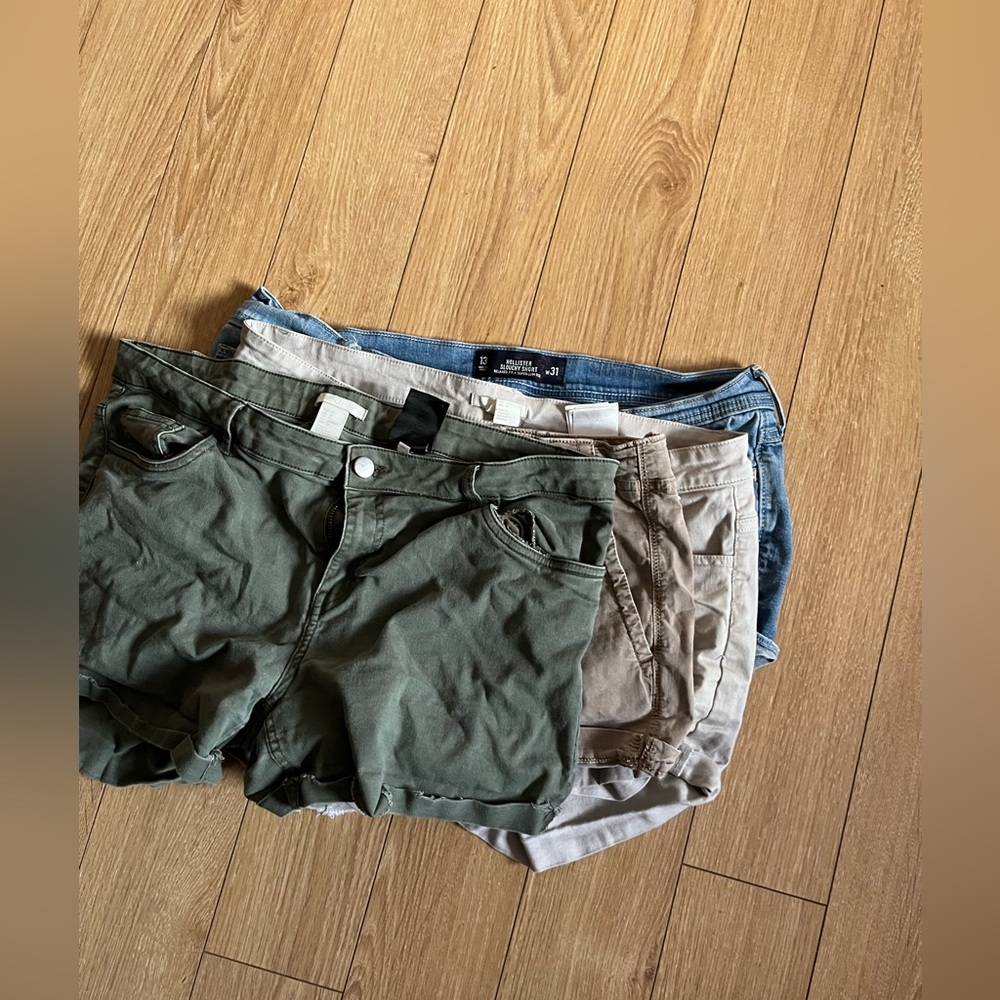 Bundle HM/AE Shorts!